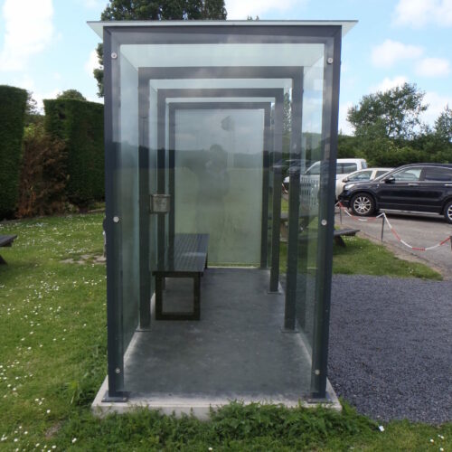 Parkbank Danielle 36 Ook hier weer geplaatst in een rookoverkapping. Parkbank Danielle, zwart gecoat.